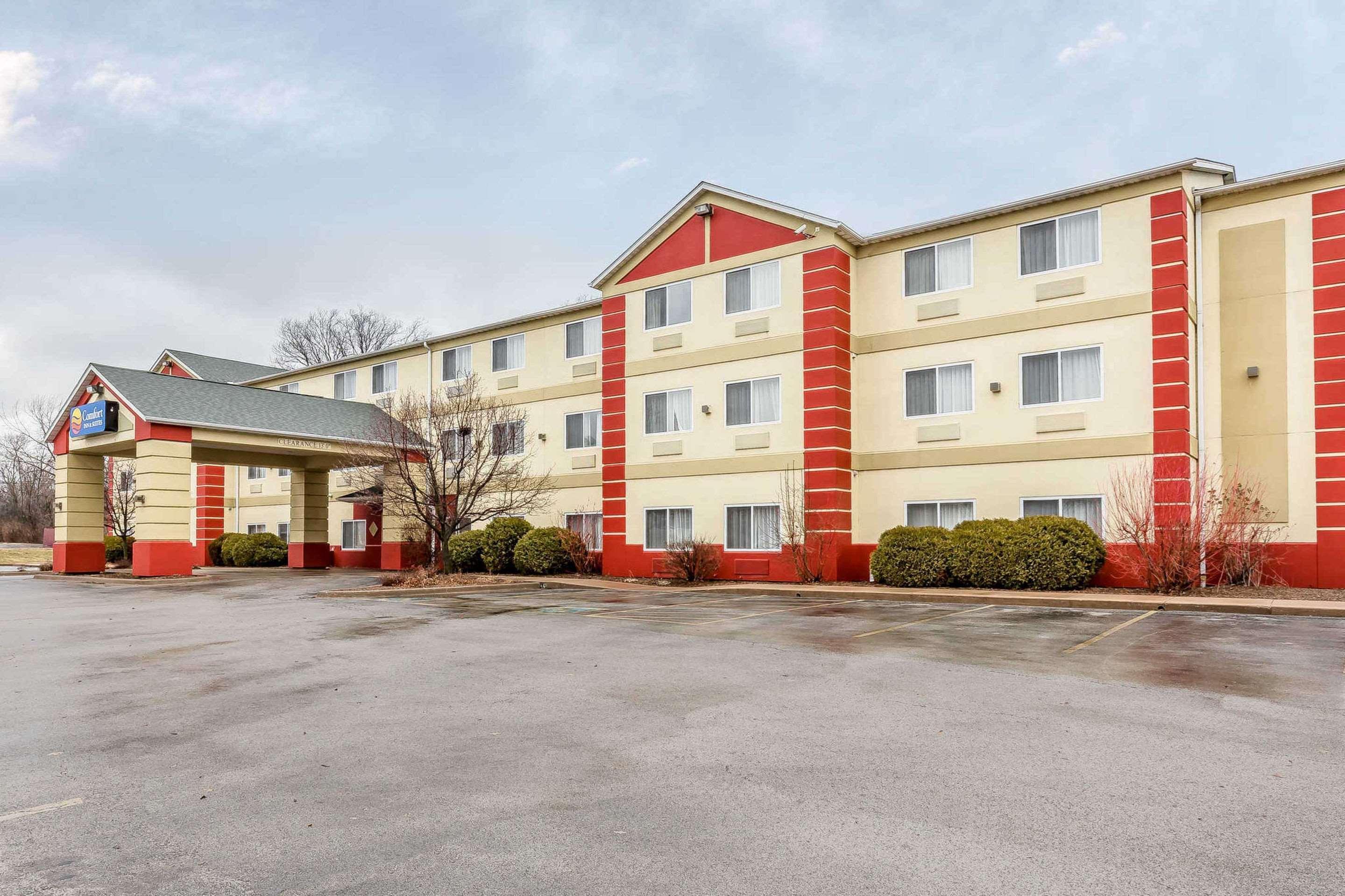 Comfort Inn & Suites East Moline Near I-80 Exterior photo